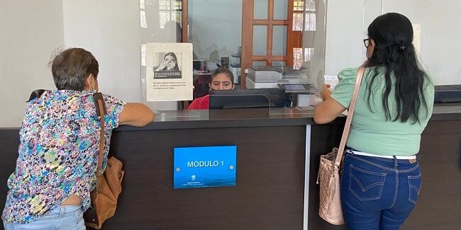 CONTRIBUYENTES EN LA OFICINA DE LA ALCALDÍA DISTRITAL