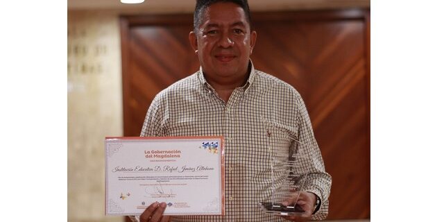 Premio Excelencia Educativa, exaltó Institución de Santa Ana