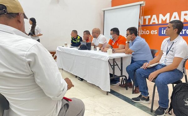 Alcaldía continúa socializando y atendiendo a comerciantes de la Carrera Quinta (1)