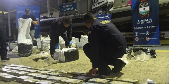 Armada incautó a una tonelada de cocaína en alta mar (4)