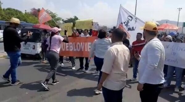 Con bloqueo de la Troncal reiteran apoyo al gobernador Caicedo