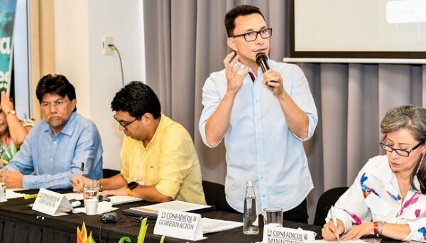 Gobernador Caicedo participó en Encuentro Nacional de Asambleas