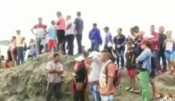 Tres personas desaparecidas al caer buseta al río Magdalena (1)