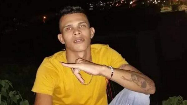 Un pistolero llegó hasta su cuarto y asesinó