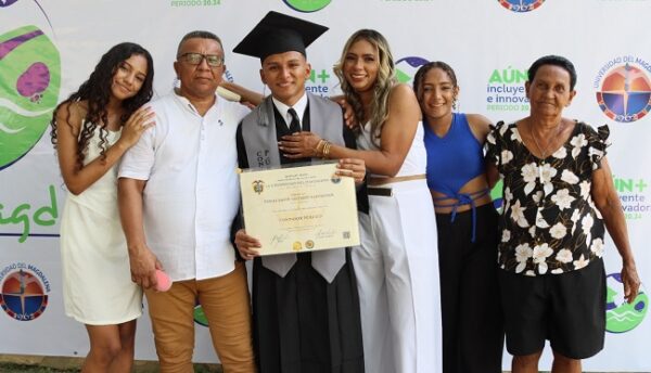 Alegría y orgullo, las emociones que albergaron a padres de graduados del Programa Talento Magdalena (2)