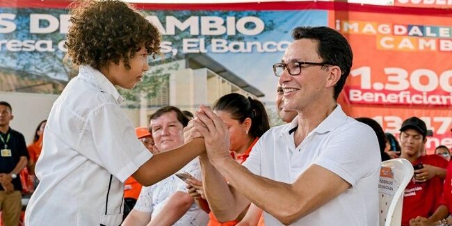 Estudiantes y docentes de El Banco recibieron masiva dotación de mobiliario escolar y agendas