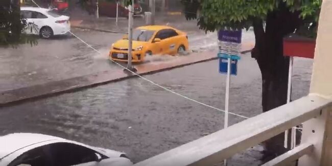 Fuerte lluvia ocasionó estragos en la ciudad