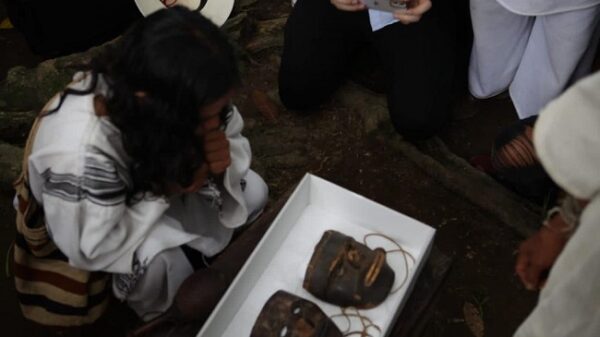 Pueblo Kogui purificó sus máscaras mágicas recuperadas de Alemania (2)