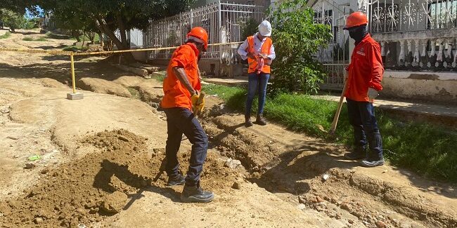 Trabajos previos para iniciar la pavimentación en Villa Rosa en Plato