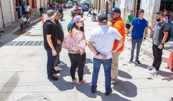 Alcaldía mantiene socializaciones con comerciantes sobre avances de recuperación de la avenida Campo Serrano
