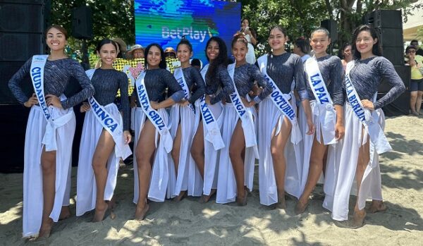 Capitanas Populares del Mar exhibieron sus destrezas en las pruebas náuticas de kayak y natación (1)