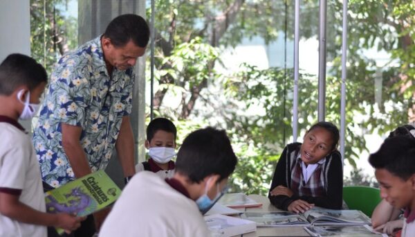 Estudiantes de Santa Marta comienzan a disfrutar de las visitas guiadas en la Megabiblioteca