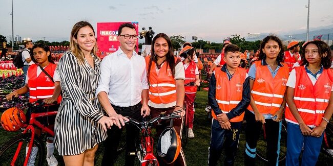 Estudiantes de los colegios públicos egresan a clases estrenando bicicletas