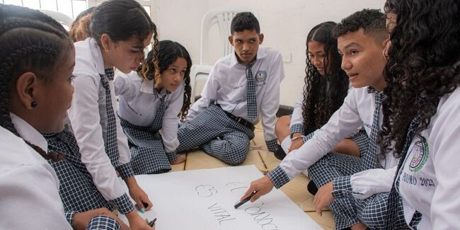 Gobernación capacitó a jóvenes de Ciénaga sobre democracia y contra el fraude electoral