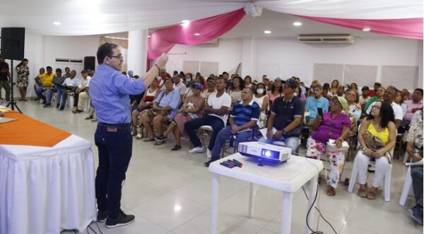 Líderes comunales se comprometen a apoyar la solución definitiva del agua (2)