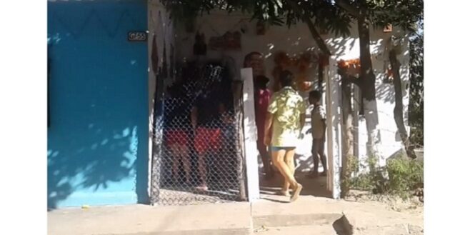 Lo asesinaron a cuchillo en el interior de su casa