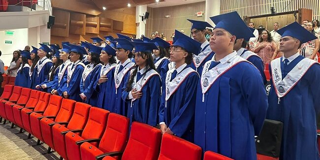 Colegio Cajamag graduó a 33 nuevos bachilleres