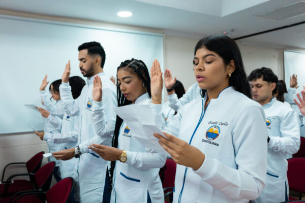 ENTREGA.BATAS.ODONTOLOGÍA.4