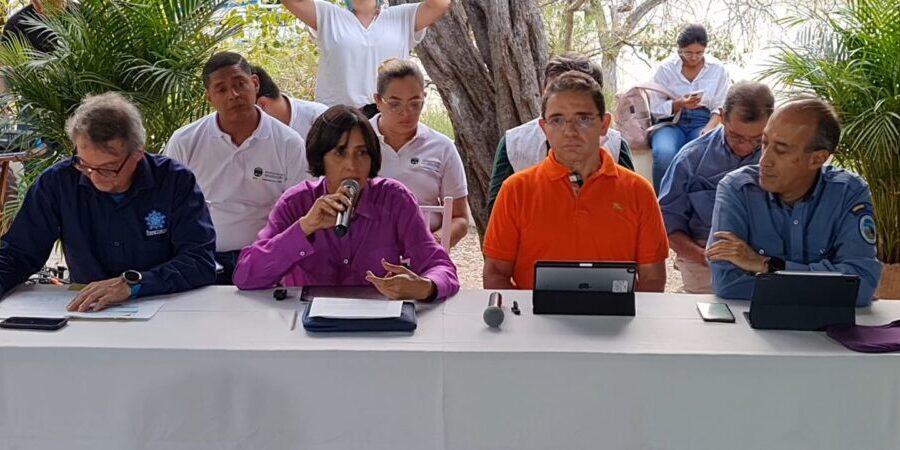 FOTO 1 Audaz alternativa surge en reunión técnica que propició la Gobernación del Magdalena con MinAmbiente para no dejar incomunicado el país por el norte (1)