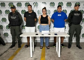 Capturan a tres personas que extorsionaban a empleada de una joyería