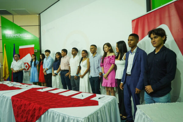 Drummond Ltd. reafirma su compromiso con la educación a través de su programa de becas_2