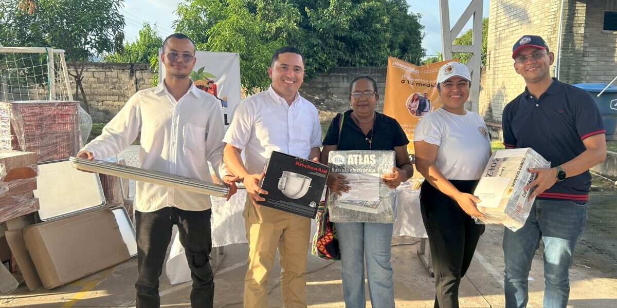 Entrega de herramientas e insumos a asociaciones de panocheras en Rincón Hondo (1)
