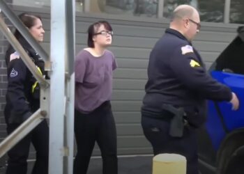 Detienen a atacante del caso “Slender Man” tras cortar su pulsera de vigilancia