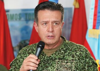 Comandante de las Fuerzas Militares llama a mantener la ofensiva y proteger a la población tras ola de violencia en Colombia