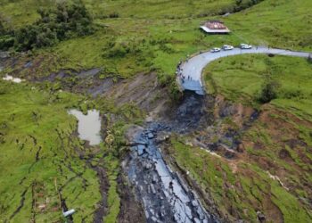 “Se está moviendo minuto a minuto”: alerta por gigantesco deslizamiento en Vélez, Santander