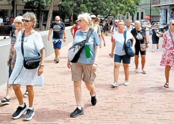 El crucero Royal Clipper llena de vida y divisas las calles del Centro Histórico de Santa Marta