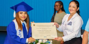 Gobierno de Carlos Pinedo Cuello beneficia a 1.500 adultos mayores con más entregas de ayudas técnicas