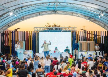 ¡La alegría de tener hogar propio! Alcalde Pinedo entrega 250 títulos de propiedad en el barrio María Cecilia