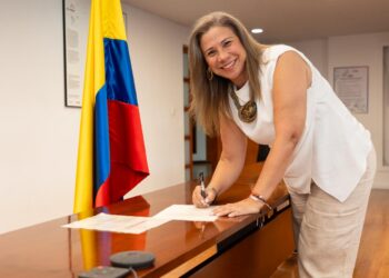 La CREG fortalece su equipo de expertos comisionados con la posesión de Ángela Álvarez