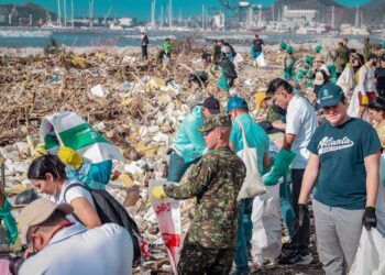 En dos días, Alcaldía de Santa Marta ha retirado 280 metros cúbicos de residuos en la playa Los Cocos