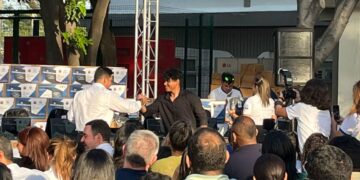 Rector de la Universidad del Magdalena entrega equipos de cómputo a beneficiarios de Talento Magdalena y Talento Santa Marta