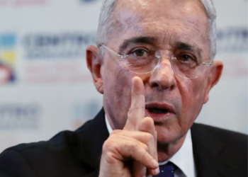 Uribe arremete contra Cepeda por polémica de computadores de Raúl Reyes