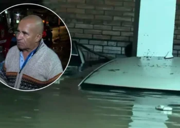 Rescate de emergencia en Bogotá: conductor fue auxiliado tras inundación en parqueadero subterráneo