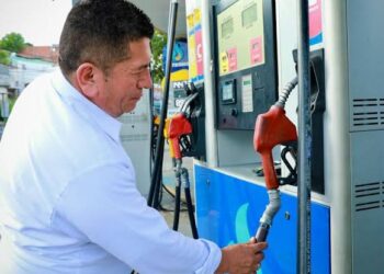 Gobierno detecta aplicación parcial de la rebaja en gasolina y anuncia controles a estaciones de servicio
