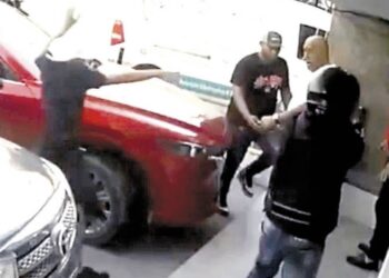 Policía busca a banda de ladrones tras asalto captado en cámaras en Santa Marta