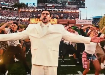 Bad Bunny hace historia con show de medio tiempo del Super Bowl 2026 con repertorio en español