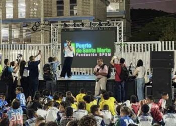 Recuperan iluminación de la cancha La Castellana y refuerzan seguridad en Pescaíto
