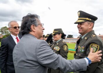 Petro retira a general de la Policía al que señala de presunto plan para sabotear reunión con Trump