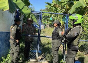 Gaula realiza jornada preventiva contra extorsión y secuestro en fincas de Zona Bananera