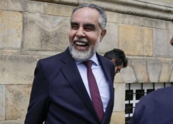 Benedetti se desmarca de la salida del general Urrego y remite explicaciones a la DNI