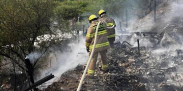 Incendio destruyó vivienda en la parte alta del barrio San Martín