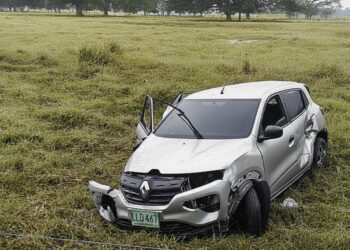 Conductor chocó contra un muro en la Vía La Prosperidad y salió ileso