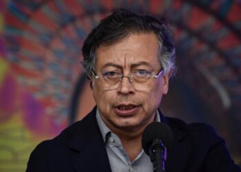 Petro cuestiona a la Policía por incumplir orden en el Tayrona