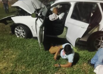 Tres heridos en choque contra poste en ‘La Piragua’, en Santa Marta