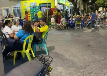 Comunidad del barrio La Esperanza denuncia invasión del espacio público y ruido excesivo