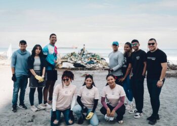 La Playa Los Cocos recibió una jornada de limpieza ambiental liderada por UNIMAGDALENA